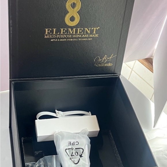 PREDIRE PARIS 8 Element Multi-Purpose Skincare Mask $6,000 MSRP - Picture 8 of 8
